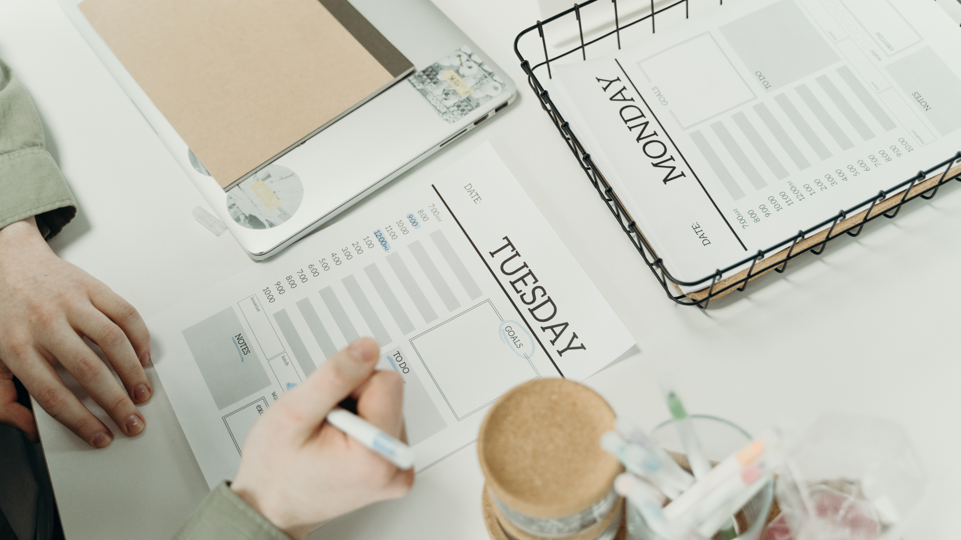 Want to Start the New Year Organized? Your Ultimate Guide to Tools for Success